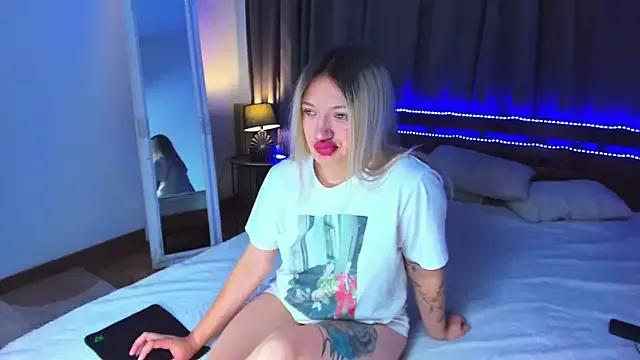 MikkiShoww from StripChat is Freechat