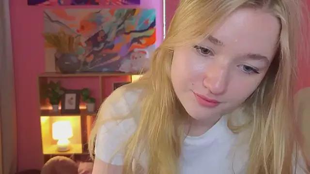 milaa_sun from StripChat is Freechat