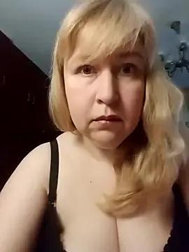 MilanaRos from StripChat is Freechat