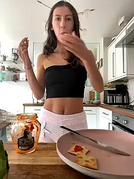 MilaRenee from StripChat is Freechat