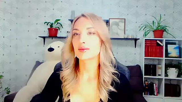 MillaXQueen from StripChat is Freechat