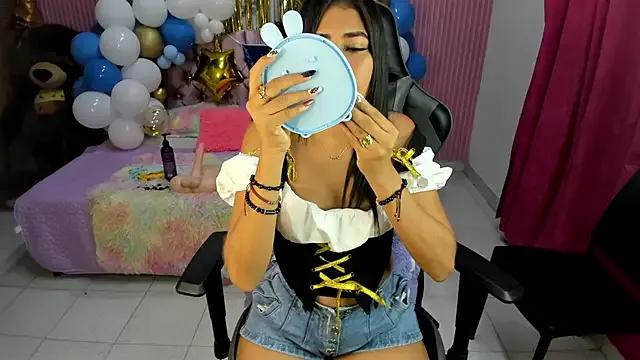 Unleash your urge for fetish cams livestreamers with our pick of steaming hot models, versed in the art of seduction and indulgence.