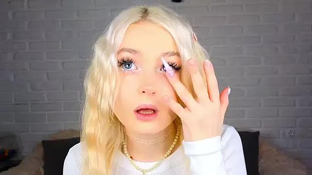 minigirl from StripChat is Freechat