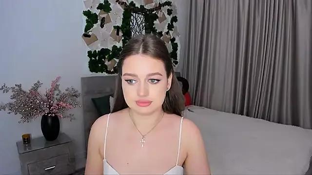 MiracleCurly from StripChat is Freechat