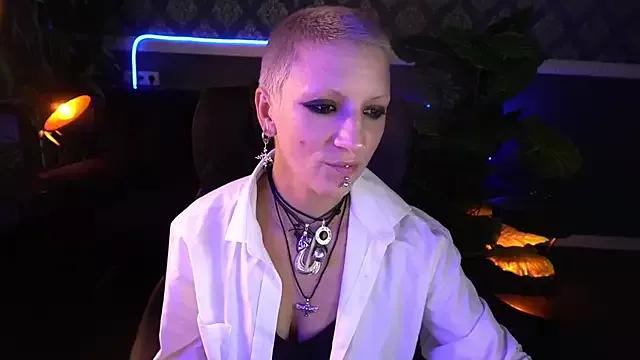 MiraMoon from StripChat is Freechat