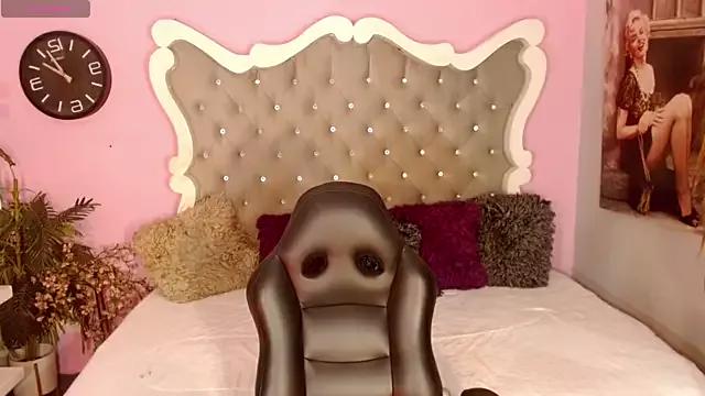 Unleash your urge for fetish cams livestreamers with our pick of steaming hot models, versed in the art of seduction and indulgence.