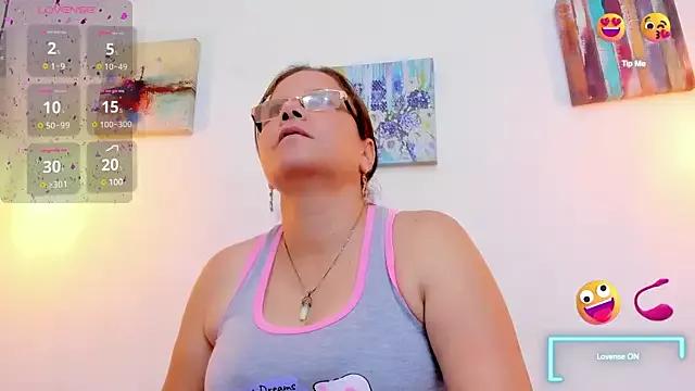 misnaomi from StripChat is Freechat