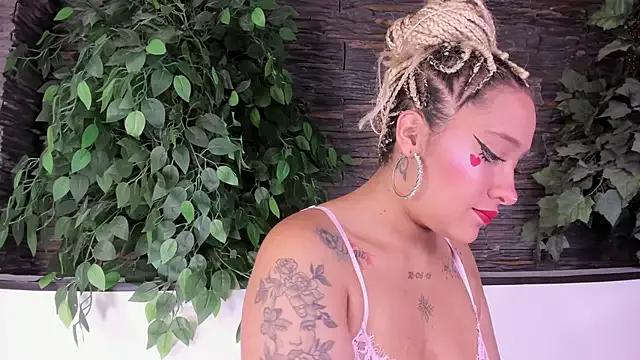 Unleash your urge for fetish cams livestreamers with our pick of steaming hot models, versed in the art of seduction and indulgence.