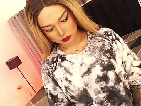 MissChloe_Wolf from StripChat is Freechat