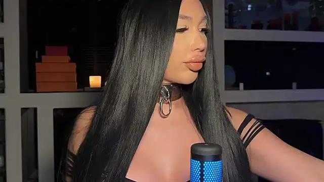 MissDenDen from StripChat