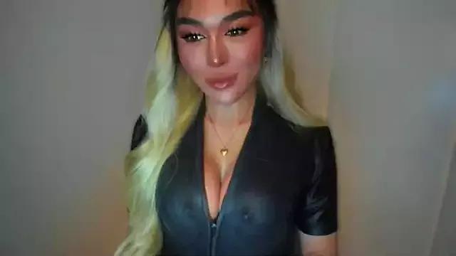 Unleash your urge for fetish cams livestreamers with our pick of steaming hot models, versed in the art of seduction and indulgence.