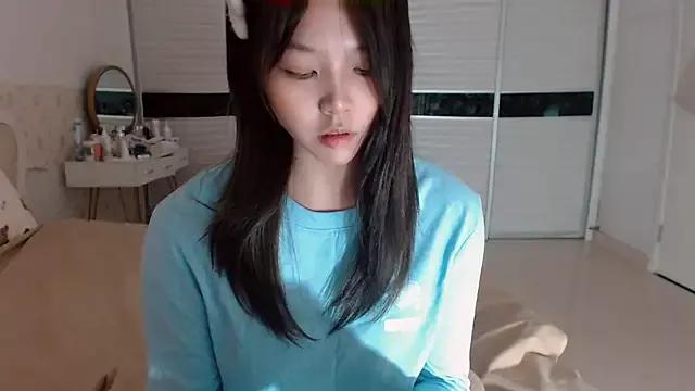 Miu1_girl from StripChat is Freechat