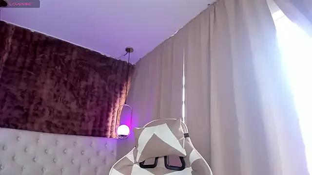 Miyuki_wolf from StripChat is Freechat