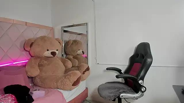 Unleash your urge for fetish cams livestreamers with our pick of steaming hot models, versed in the art of seduction and indulgence.