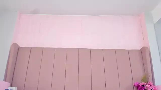 MollyBigBoobs12 from StripChat is Freechat