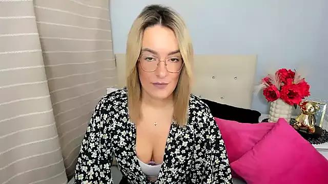 Unleash your urge for fetish cams livestreamers with our pick of steaming hot models, versed in the art of seduction and indulgence.
