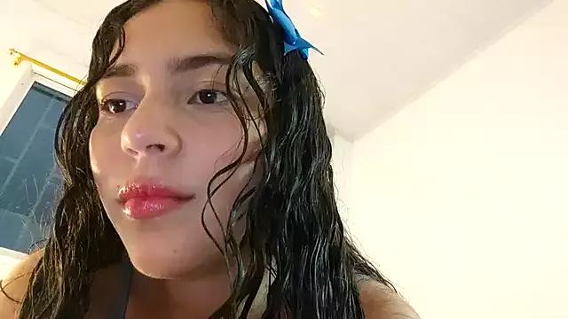 MollyG18 from StripChat is Freechat