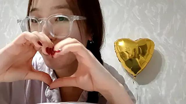 MollyTiger from StripChat is Freechat