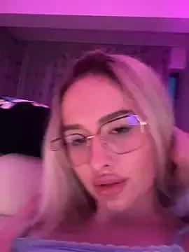 mollyxxx from StripChat is Freechat
