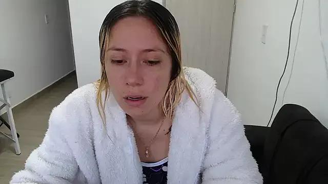 MommyMiaWs from StripChat is Freechat