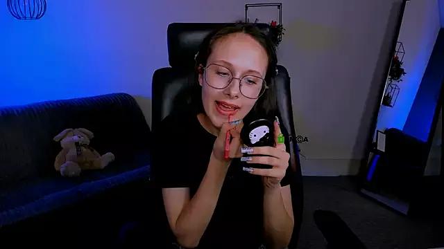 mona_cloud from StripChat is Freechat