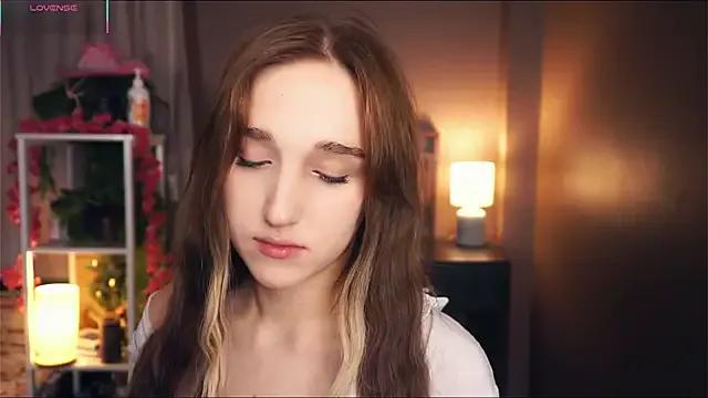 MonaFaro from StripChat is Freechat