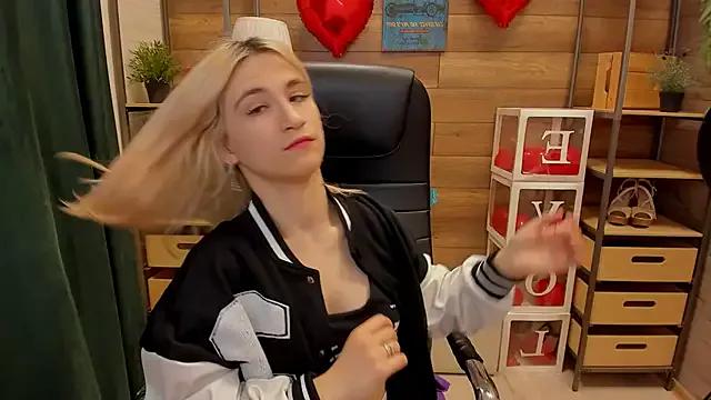 Unleash your urge for fetish cams livestreamers with our pick of steaming hot models, versed in the art of seduction and indulgence.