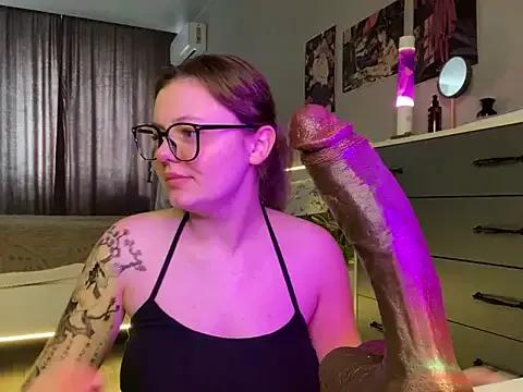 MoonIvy from StripChat is Freechat