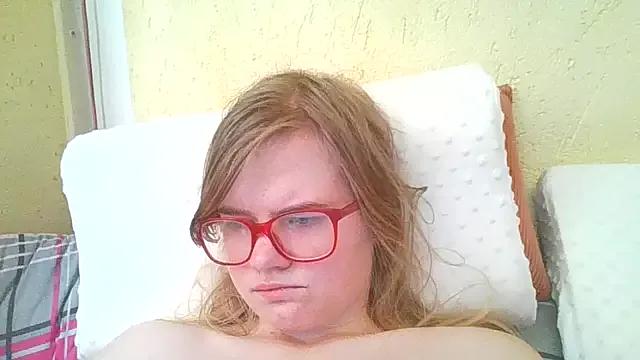 Moonolighta from StripChat is Freechat