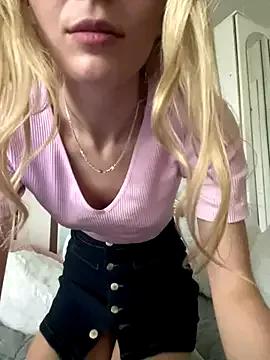 Unleash your urge for fetish cams livestreamers with our pick of steaming hot models, versed in the art of seduction and indulgence.