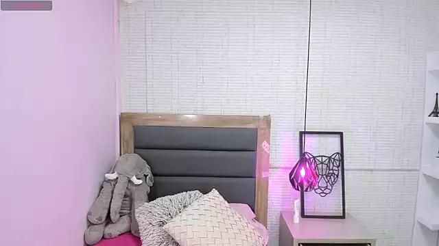 NAHOMIROSSE from StripChat is Freechat