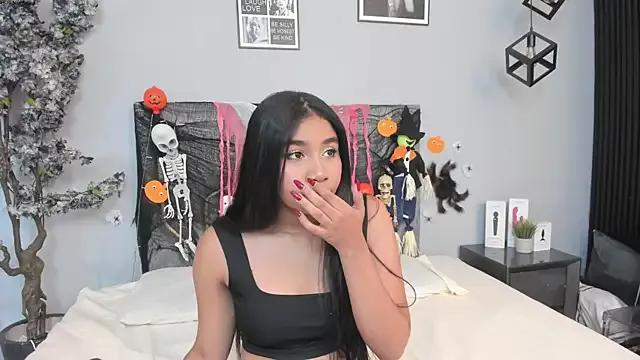 Nahomycarterr from StripChat is Freechat