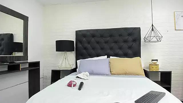 naia_rose from StripChat is Freechat