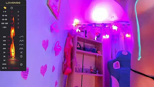 Nalia_adams from StripChat is Freechat