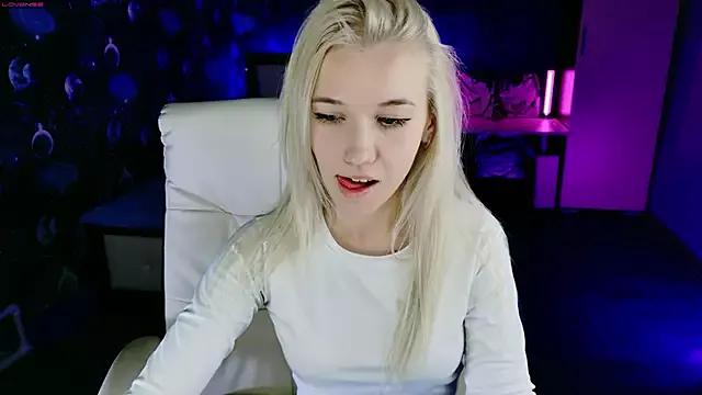 NaomiHita from StripChat is Freechat
