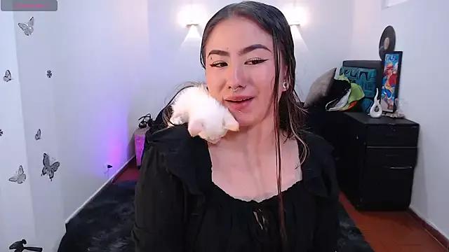 naomii_san from StripChat is Freechat