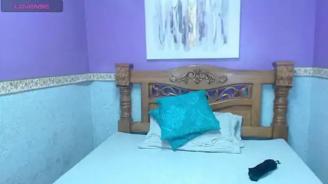 Naomy_Jackson from StripChat is Freechat
