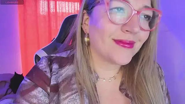 Naty_Mature_ from StripChat is Freechat