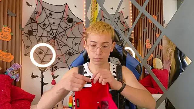 Unleash your urge for fetish cams livestreamers with our pick of steaming hot models, versed in the art of seduction and indulgence.