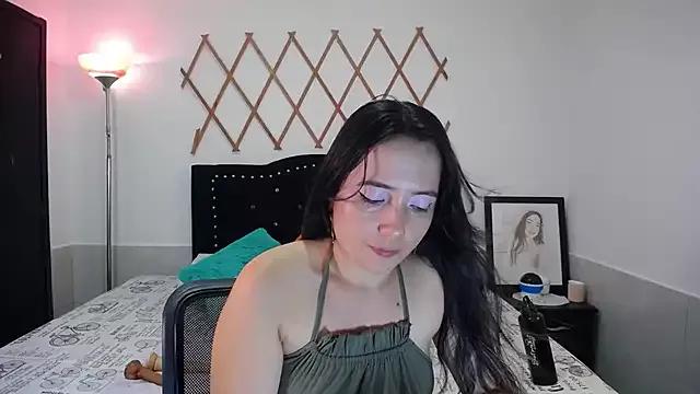 naughty_girl_4u from StripChat is Freechat