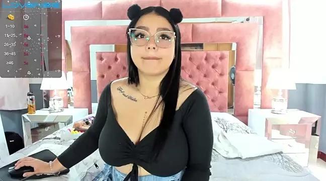 Unleash your urge for fetish cams livestreamers with our pick of steaming hot models, versed in the art of seduction and indulgence.