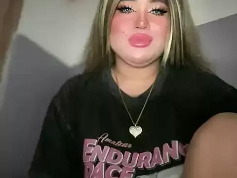 Naughtyrosecum from StripChat is Freechat