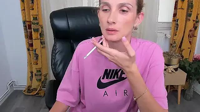 NaughtyWifey1 from StripChat is Freechat