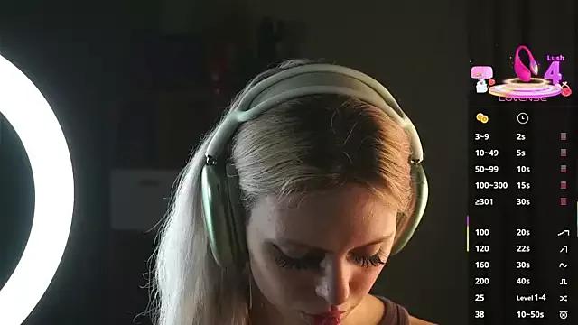 NellyCarroll from StripChat is Freechat
