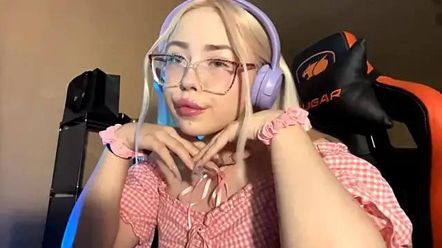 Neon_mary from StripChat is Freechat