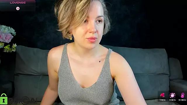 Nikki_Kai from StripChat is Freechat