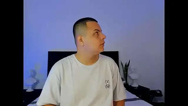 NoahLux from StripChat is Freechat