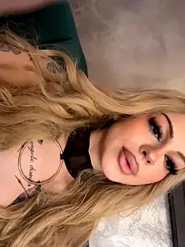 NovaPearl from StripChat is Freechat