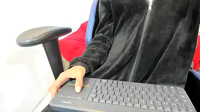 oliverhot2005 from StripChat is Freechat