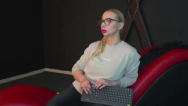Unleash your urge for fetish cams livestreamers with our pick of steaming hot models, versed in the art of seduction and indulgence.